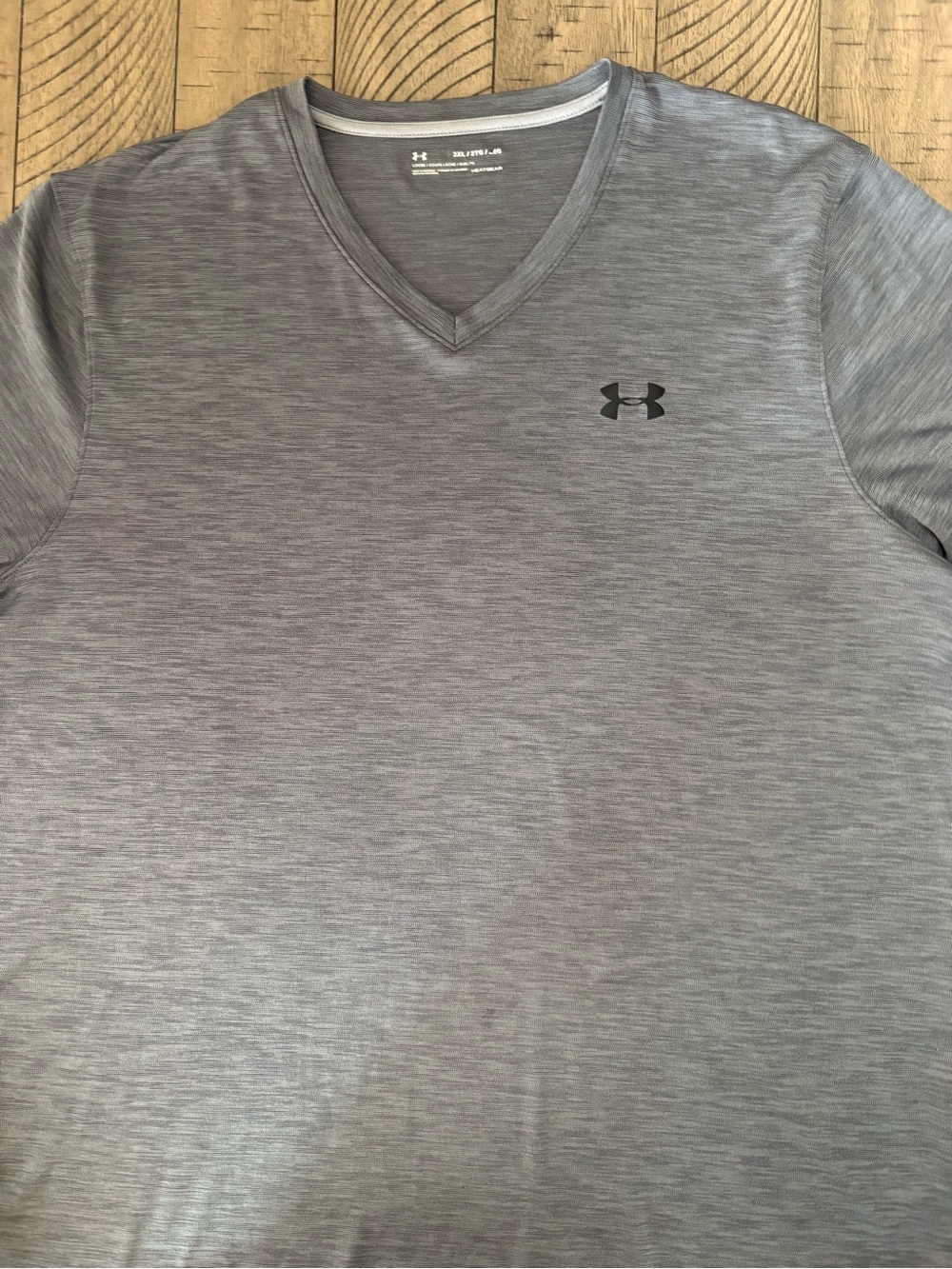 Under Armour Men’s Short Sleeve V-Neck Tee in Heather Gray